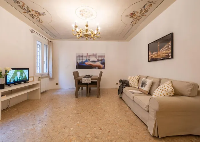 Historical Home In Venice Center